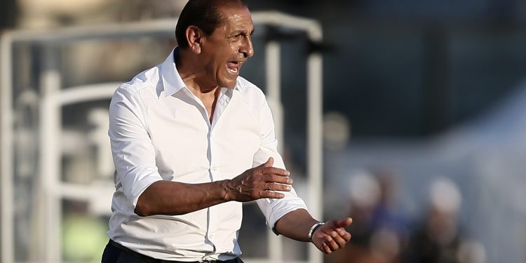 Vasco tem dois retornos importantes contra o Flamengo