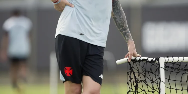 Vegetti demonstra físico em dia e joga quase todos os minutos no Vasco