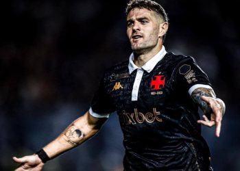 Vegetti marca 1 gol a cada 102 minutos pelo Vasco; confira o ranking completo