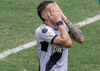 Vegetti vive sua primeira "seca" de gols no Vasco