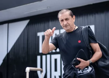 Medalhão de Ramón Díaz faz Vasco melhorar de rendimento