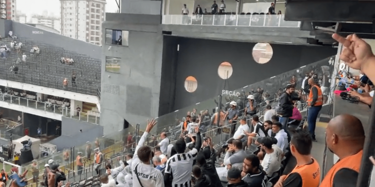 Provocação surgiu no momento da chegada dos torcedores do Vasco