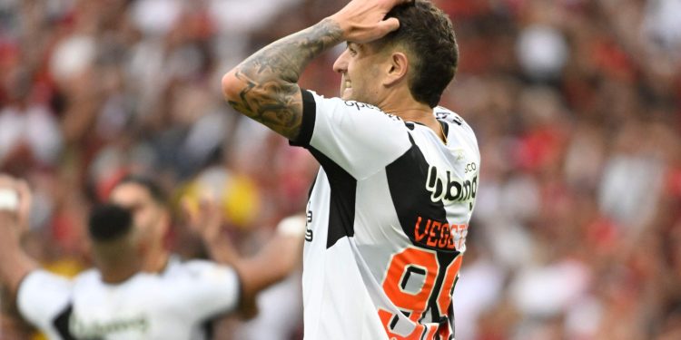 Edmundo expressa frustração com a derrota do Vasco: "Flamengo não fez mada para vencer"