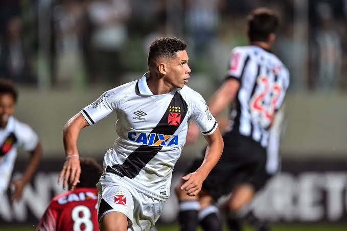 Paulinho Recebe Proposta Da Europa E Vasco Pode Ganhar Milhões Entenda Papo Na Colina