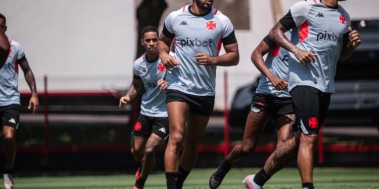 Vasco treinou no CT do Atlético-GO