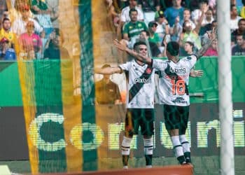 Com gols de Pec e Orellano, Vasco vence o Cuiabá e ganha sobrevida no Brasileirão