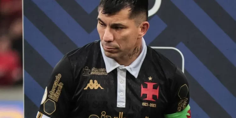 Medel critica atuação do Vasco contra o Corinthians