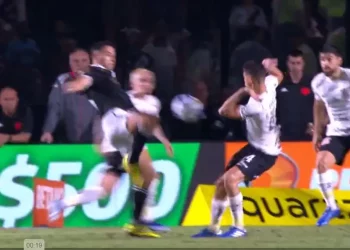 Foi pênalti do Corinthians contra o Vasco? Entenda a versão da CBF