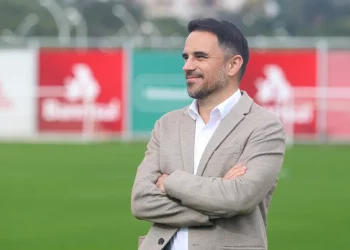 Rodrigo Caetano revela se está negociando ou não com o Vasco