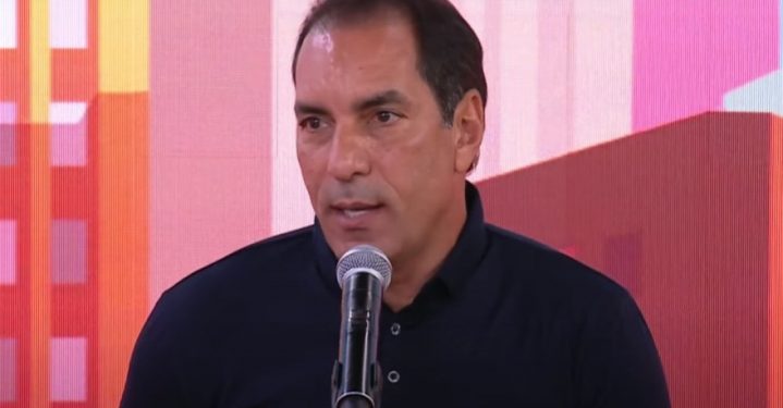 Edmundo critica o Vasco por não ter contratado Suárez