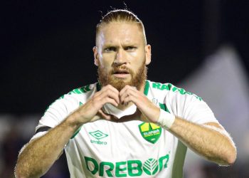 Atacante do Cuiabá projeta duelo contra o Vasco: "Jogo difícil"