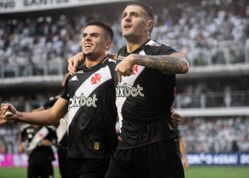 Vasco: Vegetti revela dívida com Gabriel Pec; torcida se diverte nas redes