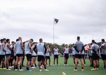 41 desarmes em 36 jogos: Jogador pede passagem no Vasco e deve ganhar vaga de Praxedes