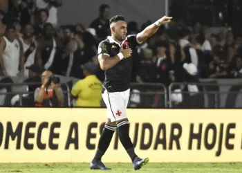 Chance de rebaixamento do Vasco despenca e torcida comemora