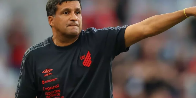 Com novidades, confira a provável escalação do Athletico-PR contra o Vasco