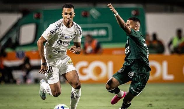 Santos vence o Goiás no final e abre 4 pontos à frente do Vasco