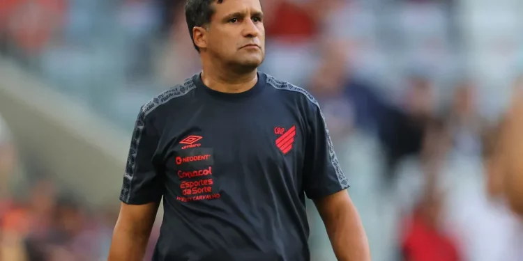 Athletico-PR contará com retorno de 4 jogadores para enfrentar o Vasco