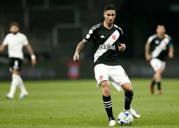“Não pode mais jogar” Torcida do Vasco se revolta com jogador titular