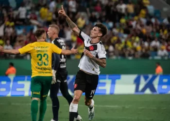 Gol de Orellano faz torcida do Vasco lembrar da jogada de Denílson