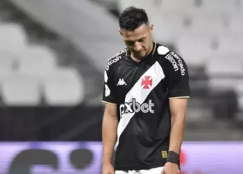 Gol perdido por Sebastian faz torcida do Vasco criticar atacante nas redes