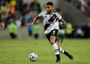 Jair, do Vasco, deixa torcida do Cruzeiro revoltada; entenda