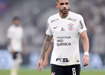 Rival: Renato Augusto quer boa resposta do Corinthians contra o Vasco