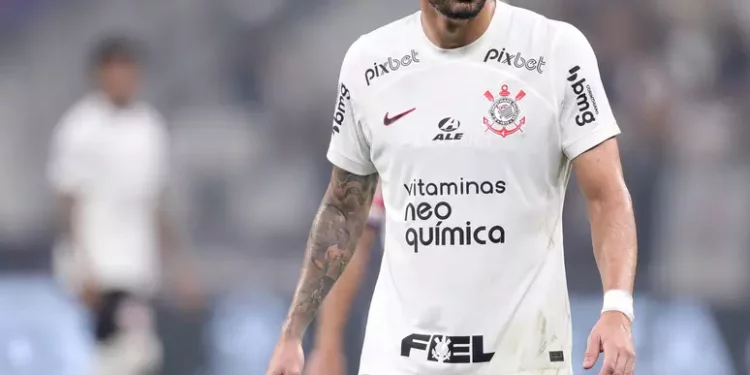Rival: Renato Augusto quer boa resposta do Corinthians contra o Vasco