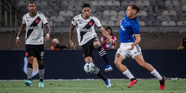 Jornalistas opinam sobre queda de rendimento do meio de campo do Vasco