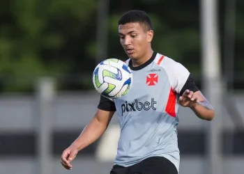 Náutico quer colocar jogador no Vasco de forma definitiva