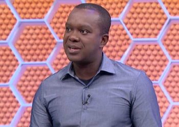 PC Oliveira vê pênalti não marcado para o Vasco contra o Corinthians