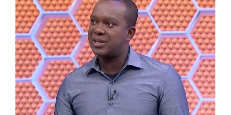 PC Oliveira vê pênalti não marcado para o Vasco contra o Corinthians