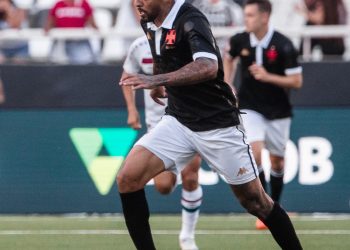 Paulinho vive seu pior momento no Vasco; O clube está preocupado com essa situação?