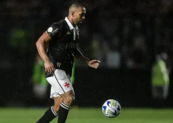 Paulo Henrique se recupera e será titular do Vasco contra o Botafogo