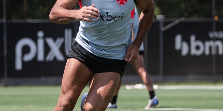 Payet perde 4kg e pode virar titular no Vasco