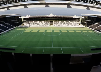 Vasco Eduardo Paes assina projeto de lei que viabiliza reforma de São Januário