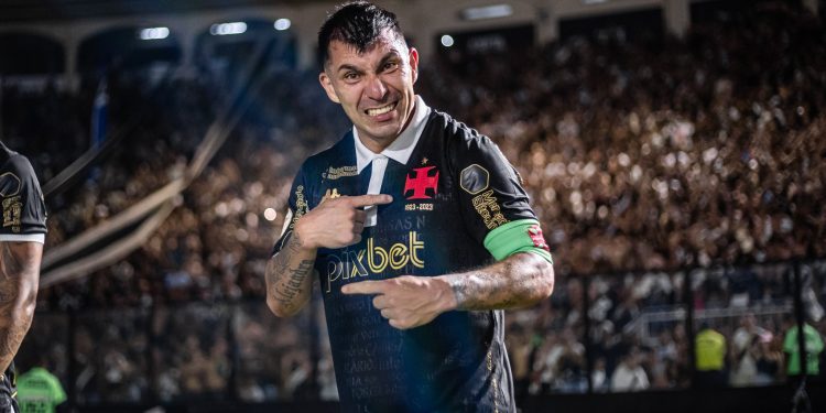 Vasco: Medel sofre amarelo e vai jogar contra o Cruzeiro