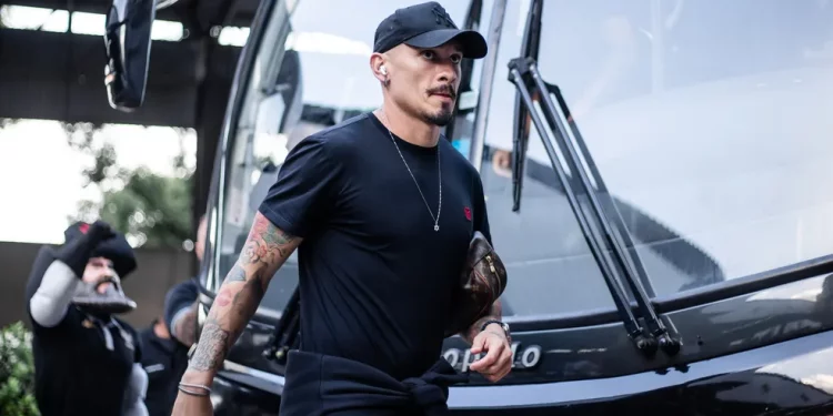 Zagueiro volta hoje para Minas Gerais, onde iniciou sua trajetória como zagueiro de sucesso no futebol nacional e internacional