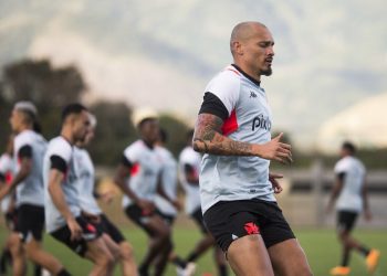 Zaga casca-grossa faz Vasco melhorar no Brasileirão