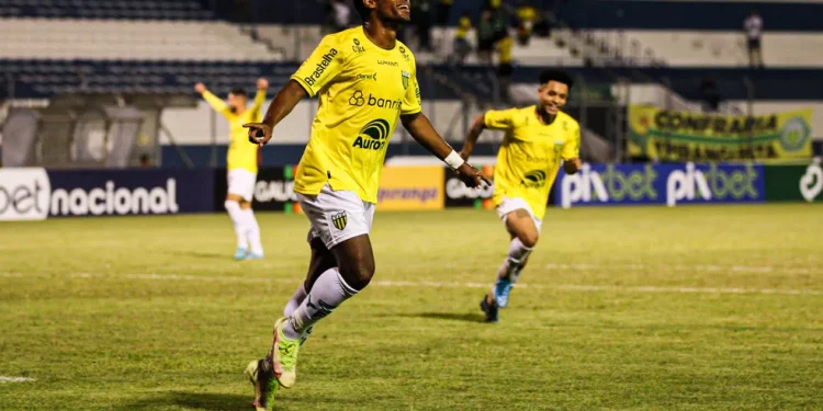 Ex-Vasco, William Barbio acerta com “Bicho-papão” da Série B