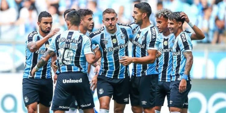 Vasco ataca o mercado e entra em contato com destaque do Grêmio, diz jornalista
