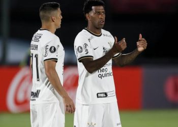Vasco está monitorando a situação de zagueiro ex-Corinthians
