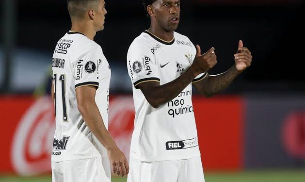 Vasco está monitorando a situação de zagueiro ex-Corinthians