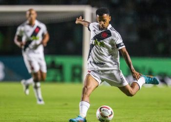 A pedido de Diniz, Fluminense tentou tirar Riquelme do Vasco