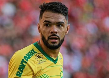 Vasco tentou Raniele, mas Corinthians foi mais rápido e fechou a contratação