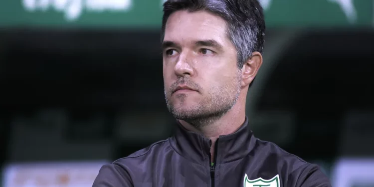 Clube mineiro tem tudo pronto para anunciar goleiro do Vasco em 2023