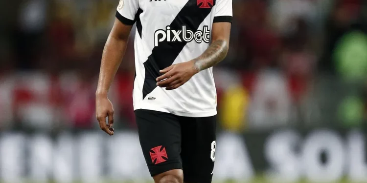 Vasco acerta a compra do volante Matheus Carvalho