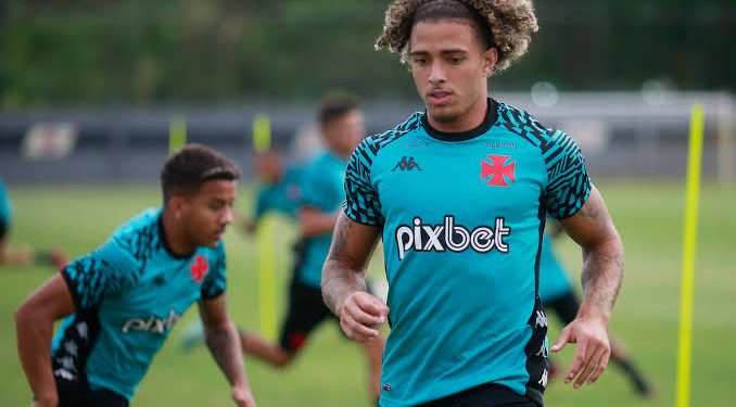 Três jogadores do Vasco recebem propostas do exterior e podem sair do clube