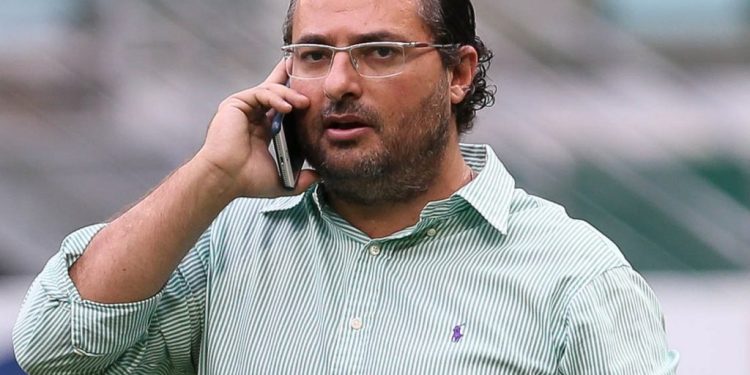 Alexandre Mattos, Rodrigo Caetano e Juninho Paulista são alvos do Vasco