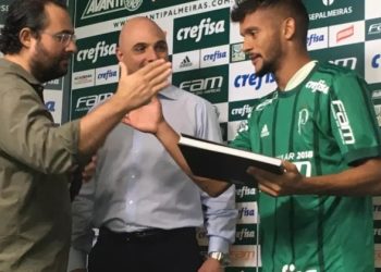 Alexandre Mattos quer contratar Gustavo Scarpa para o Vasco, afirma jornalista