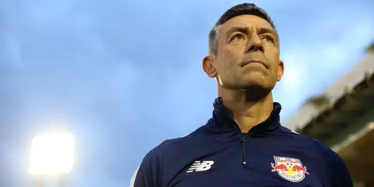 Mesmo não disputando nada dentro do Brasileirão, Pedro Caixinha deve ir com força máxima pra cima do Cruzmaltino